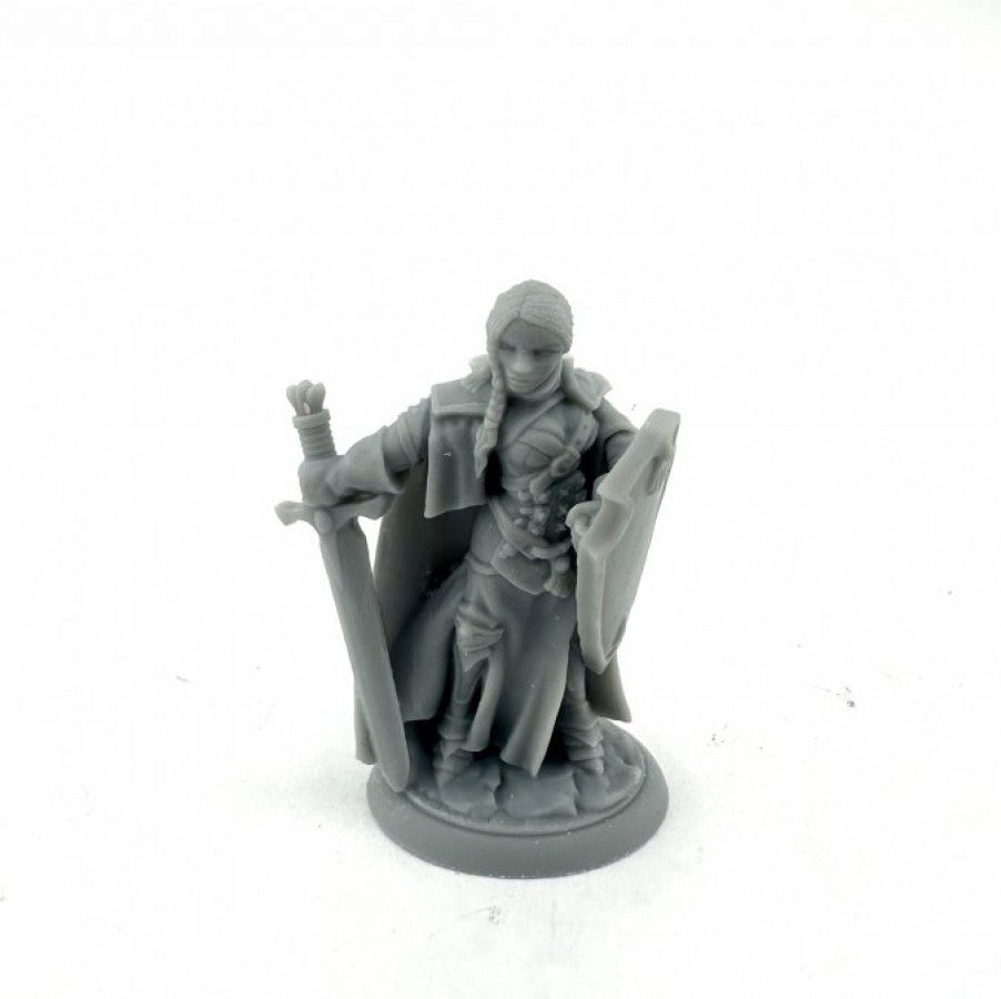 Isabeau Laroche, Female Paladin (07129)