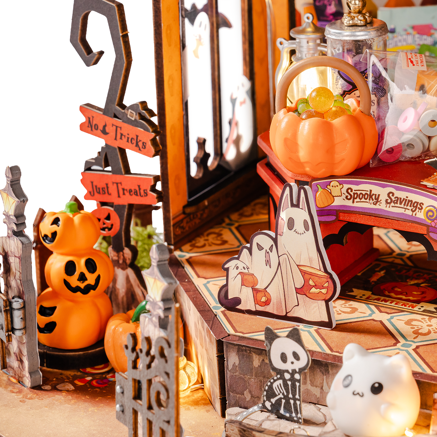 Rolife Haunted Candy House detail
