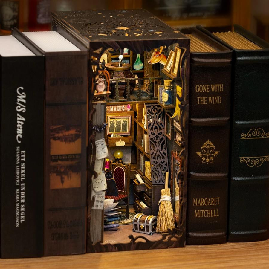 Hands Craft Diy Book Nook Kit: Magic Pharmacist with Dust Cover 