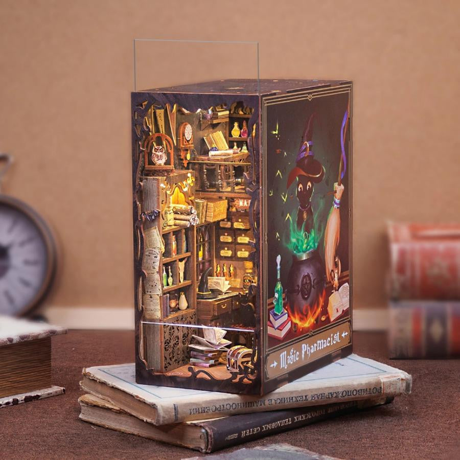 Hands Craft Diy Book Nook Kit: Magic Pharmacist with Dust Cover 