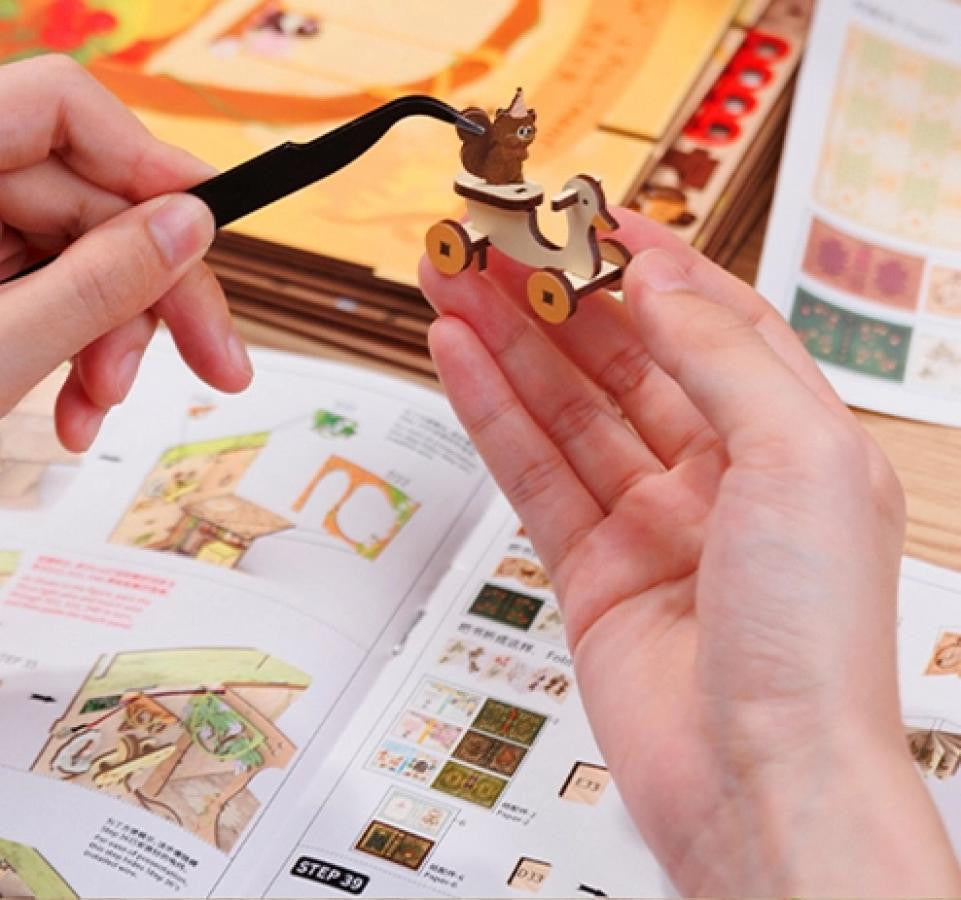 Hands Craft DIY Book Nook Kit: Mole's Apartment with Dust Cover 