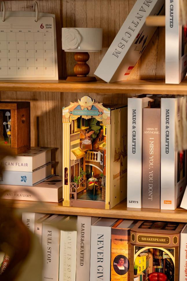 Hands Craft Diy Book Nook Kit: Romantic Venice with Dust Cover - TGB08 