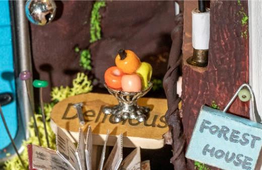 Hands Craft DIY Miniature House Kit: Borrowed Garden 