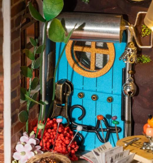 Hands Craft DIY Miniature House Kit: Borrowed Garden 