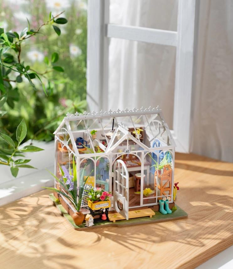 Hands Craft DIY Miniature House Kit: Dreamy Garden House 
