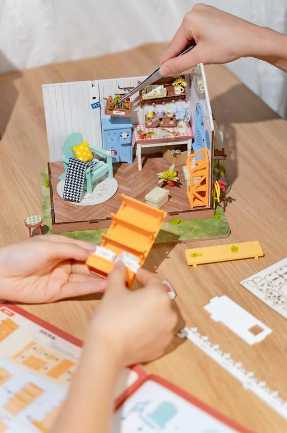 Hands Craft DIY Miniature House Kit: Dreamy Garden House 