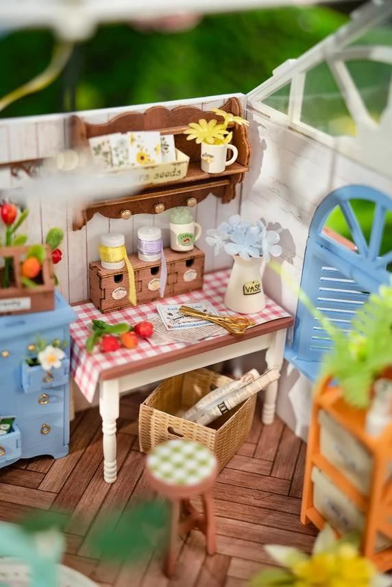 Hands Craft DIY Miniature House Kit: Dreamy Garden House 