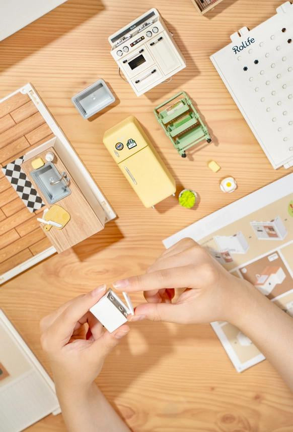 Hands Craft DIY Miniature House Kit: Happy Meals Kitchen 