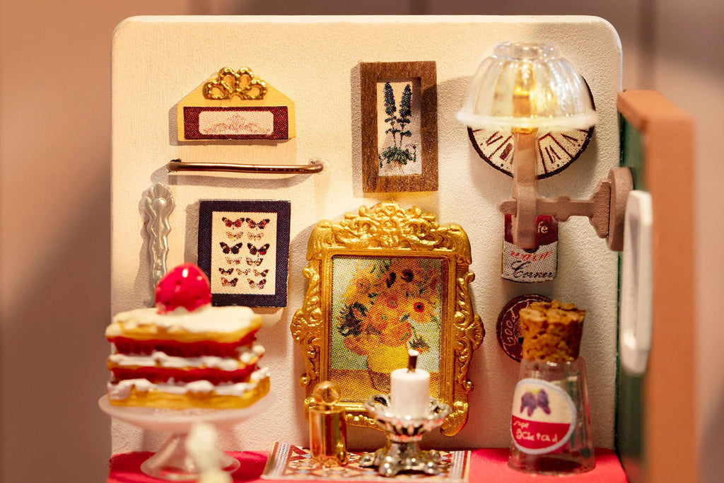 Hands Craft DIY Miniature House Kit: Holiday Living Room 