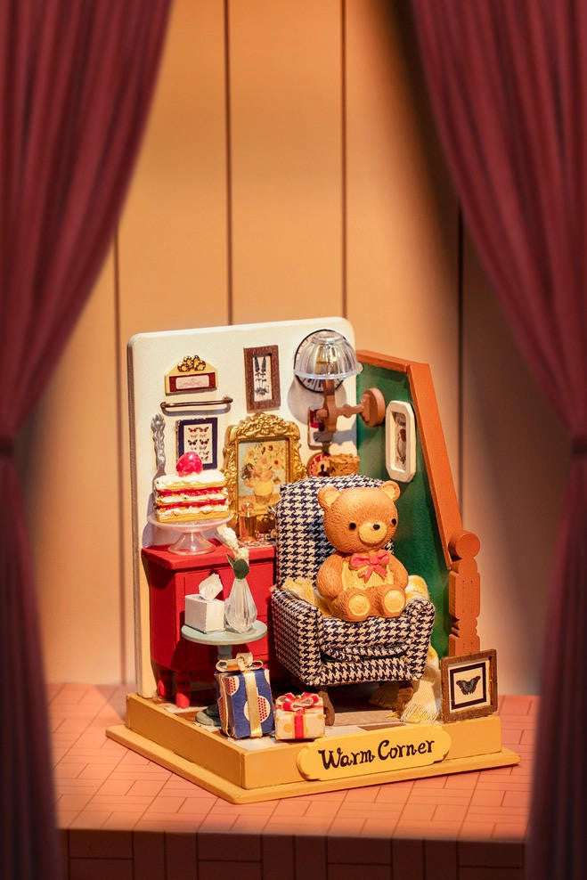 Hands Craft DIY Miniature House Kit: Holiday Living Room 