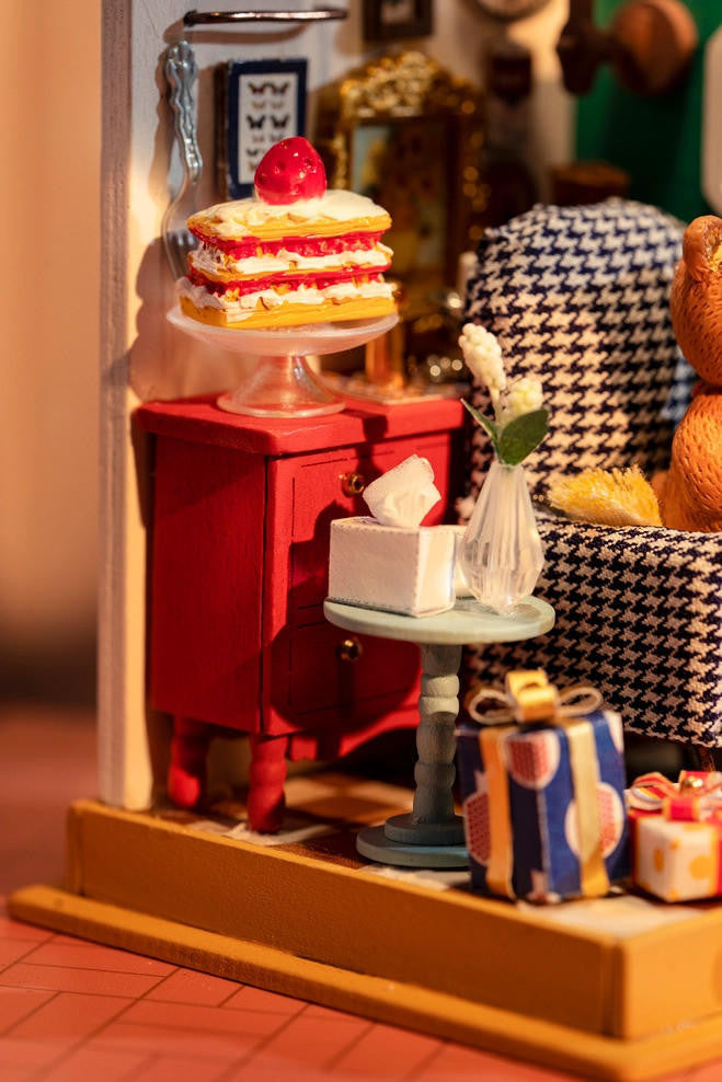 Hands Craft DIY Miniature House Kit: Holiday Living Room 