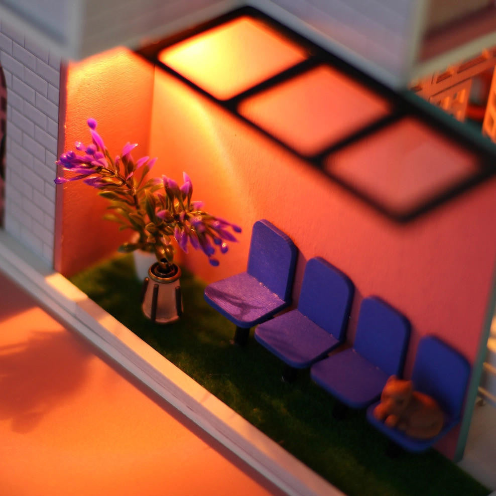 Hands Craft DIY Miniature House Kit: Pink Café 