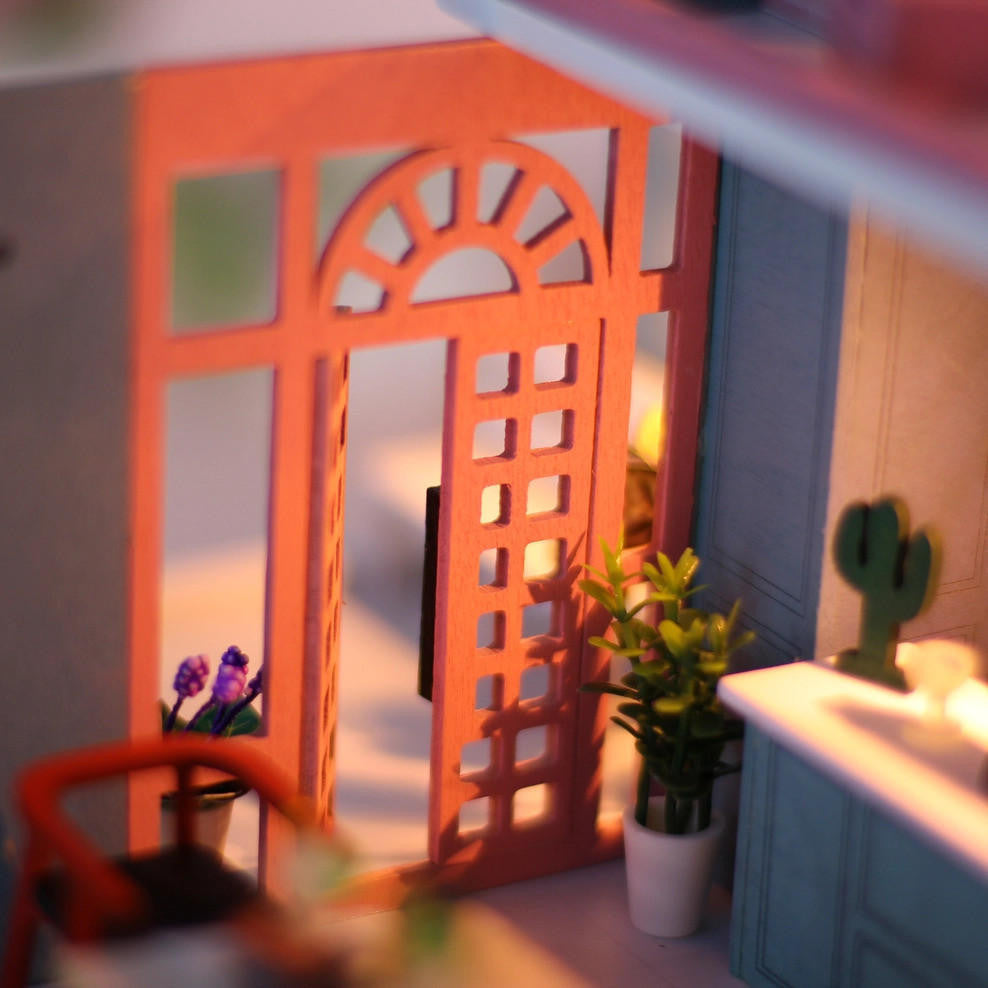 Hands Craft DIY Miniature House Kit: Pink Café 