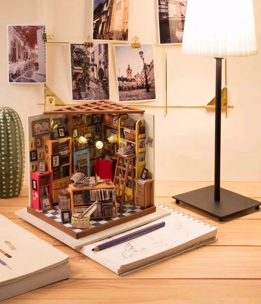 Hands Craft DIY Miniature House Kit: Sam's Study 