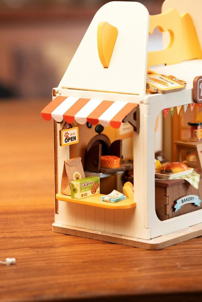 Hands Craft Diy Miniature House Kit: Teddy's Breadbox 