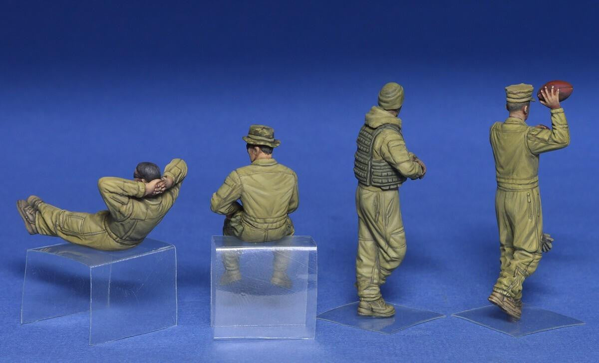 MiniArt 1/35 USMC Tank Crew at Rest 37049