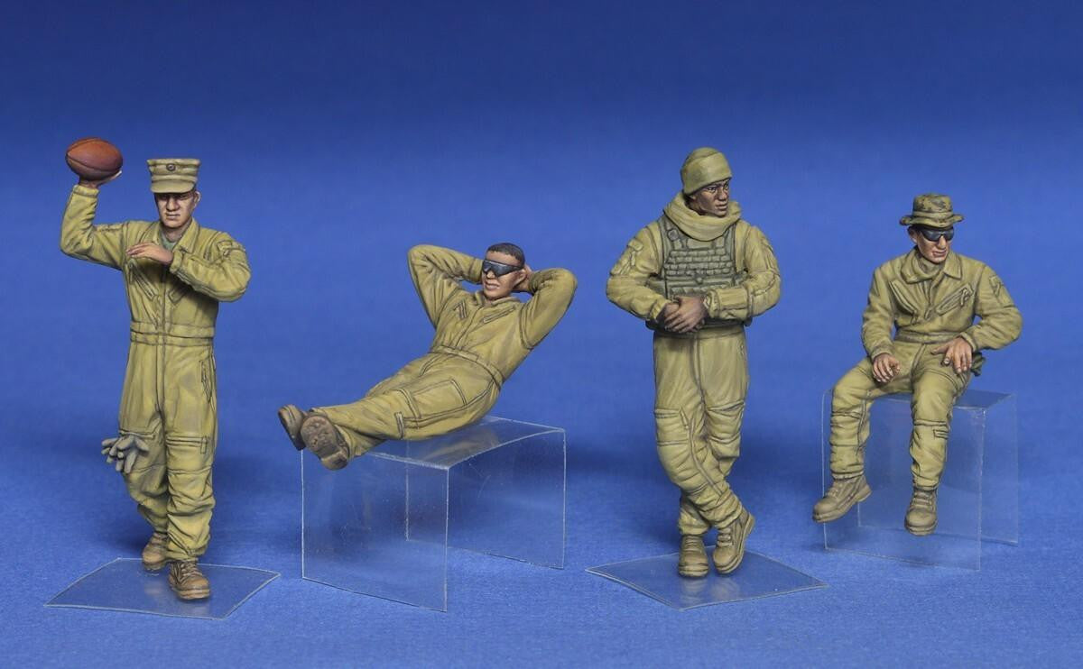 MiniArt 1/35 USMC Tank Crew at Rest 37049