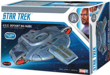 1/1000 Star Trek USS Defiant (Snap)