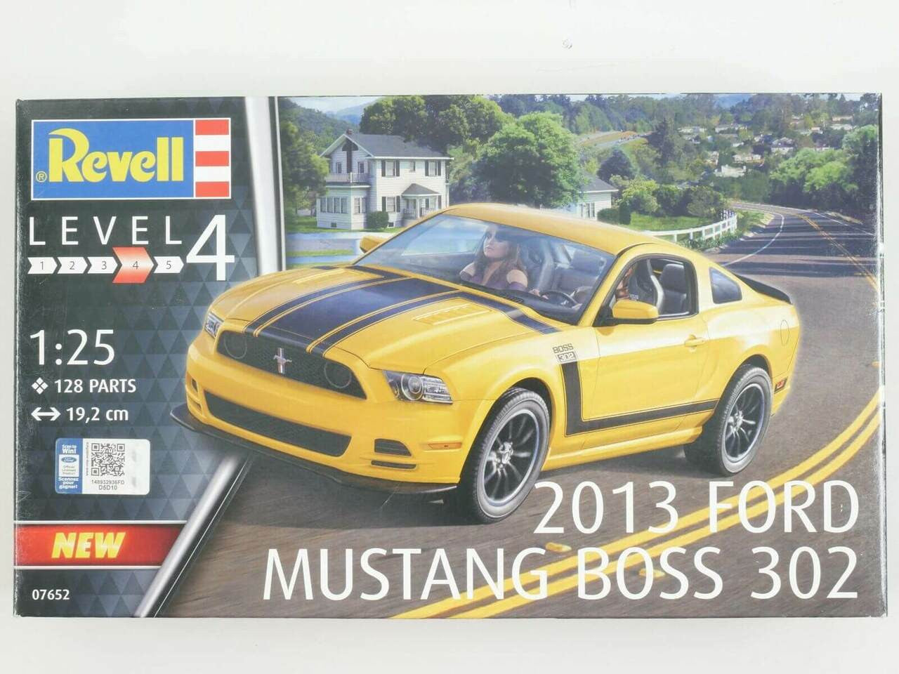 Revell of Germany 1/25 2013 Ford Mustang Boss 302 7652