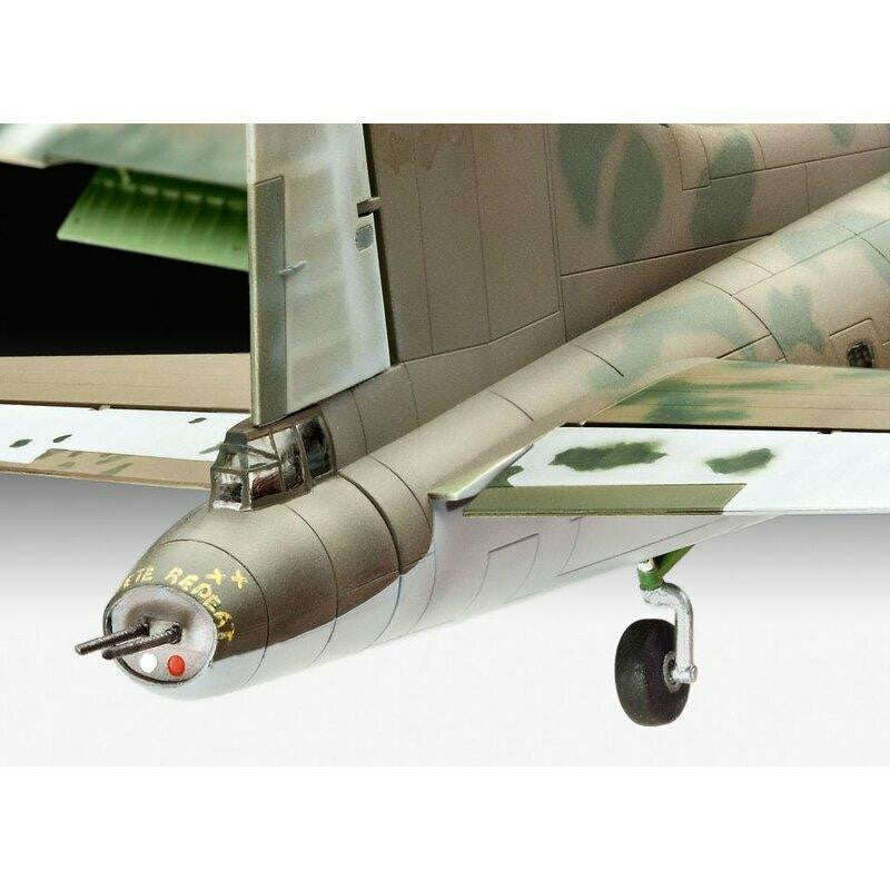 Revell of Germany 1/72 B-17F Flying Fortress Memphis Belle 4279