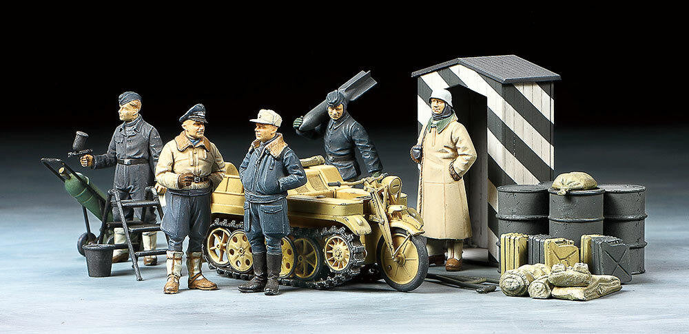 Tamiya 1/48 Luftwaffe Crew Winter w/Kettenkrad 32412